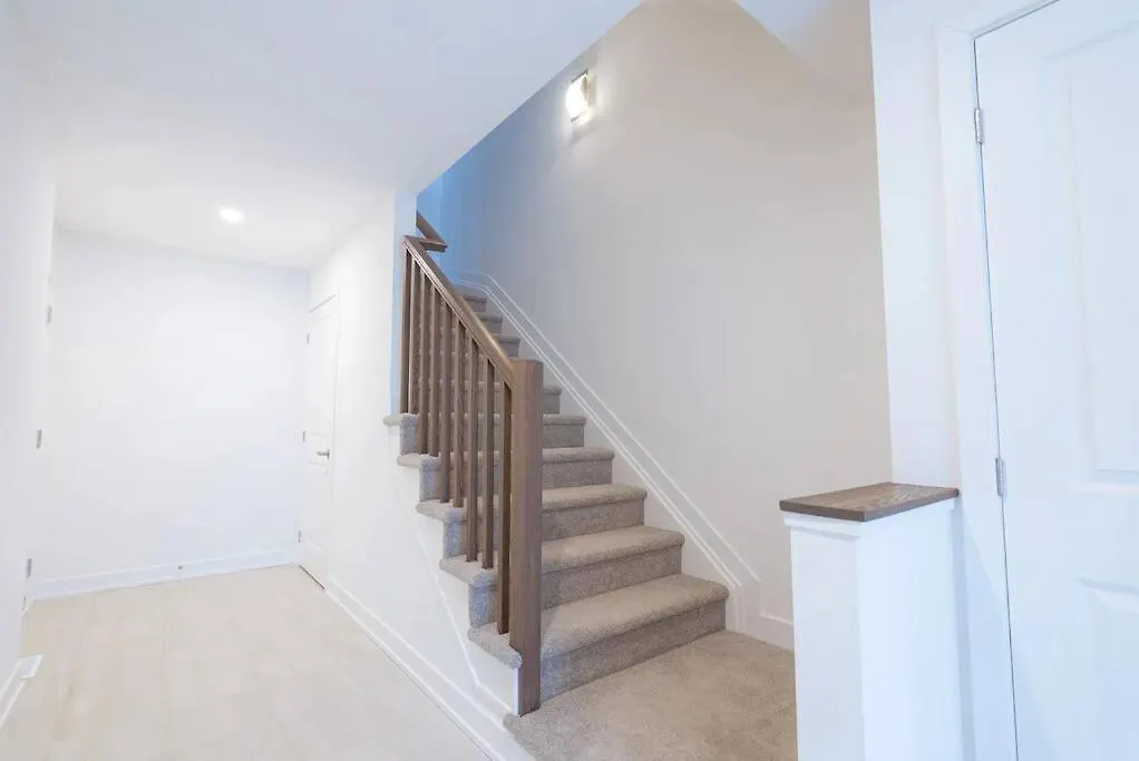 2 Bedroom Modern Home & Close To Airport Downtown Ottawa 0*,  Kanada