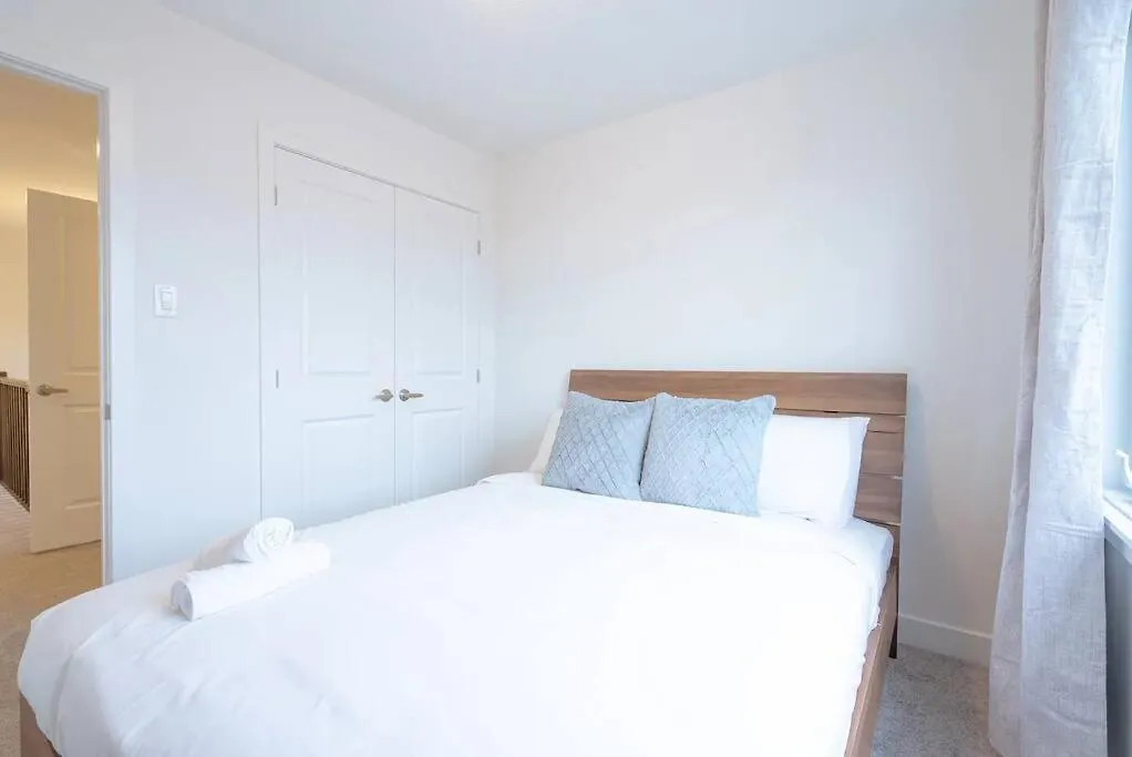 2 Bedroom Modern Home & Close To Airport Downtown Ottawa 0*,
