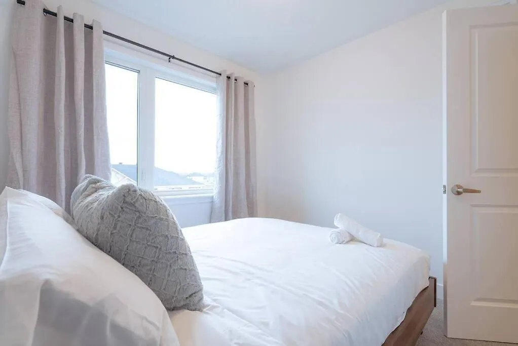 2 Bedroom Modern Home & Close To Airport Downtown Ottawa Kanada