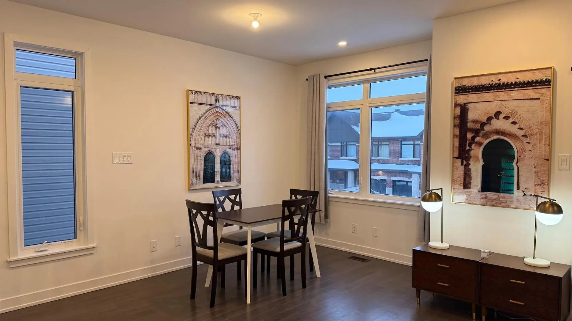 Semesterbostad 2 Bedroom Modern Home & Close To Airport Downtown Ottawa